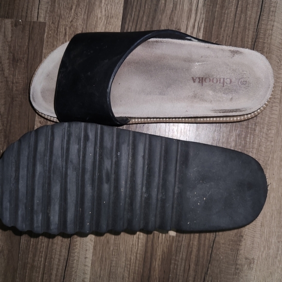 CHOOKA Black Leather Slides size 9 Cool Comfortable - Picture 3 of 5